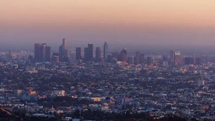 لوس أنجلوس... الحرائق أودت بحياة 27 شخصا وتسببت بتدمير أكثر من 10 آلاف مبنى