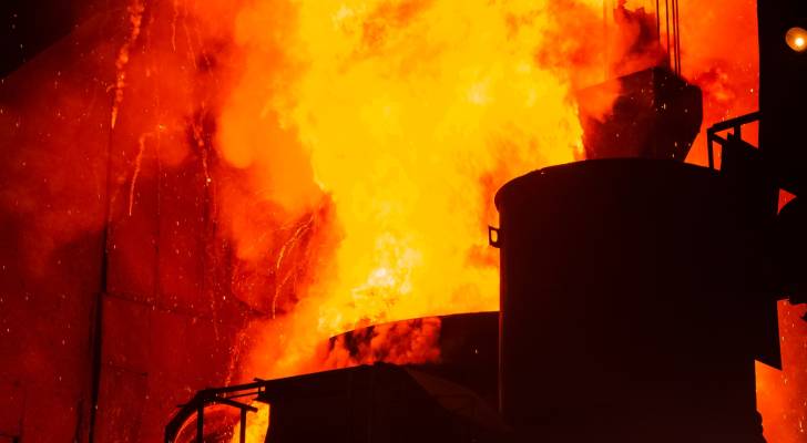 حريق كبير في احد المصانع في المفرق