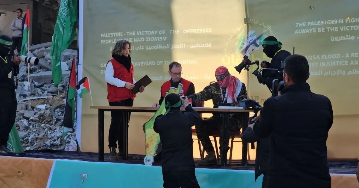 قناة الأقصى: الأوراق التي يوقع عليها المحتجزين تتضمن التعهد بعدم العودة إلى الخدمة في جيش الاحتلال