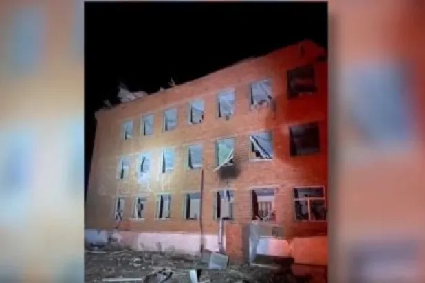 95 شخصاً عالقون تحت الأنقاض... كييف تتهم موسكو بقصف مدرسة في كورسك