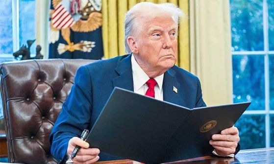هآرتس: بصمت و”تذكرة باتجاه واحد”.. ألا يرى العرب أن خطة ترامب لترحيل الغزيين قد بدأت؟