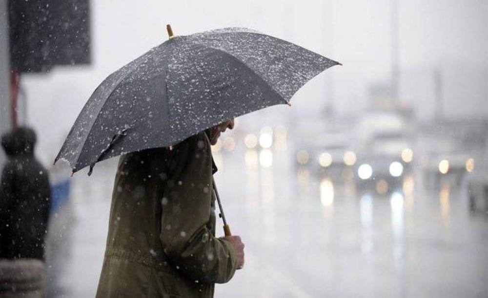 أمطار غزيرة وزخات ثلجية فوق المرتفعات وتحذير من السيول