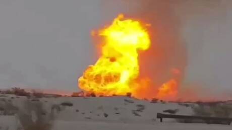 حريق ضخم بخط أنابيب للغاز في أوزبكستان (فيديو)