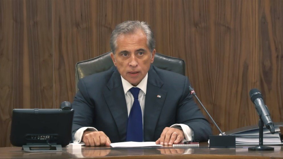 رئيس الحكومة يقرر منع سفر الوزراء والمسؤولين إلا بهذه الحالة ودون مرافقين