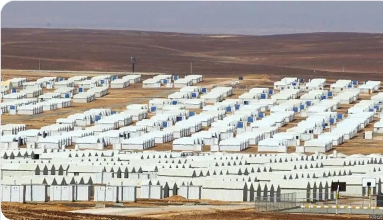 المركز الوطني للأزمات يكشف أسباب بناء مخيم إيواء بالأزرق