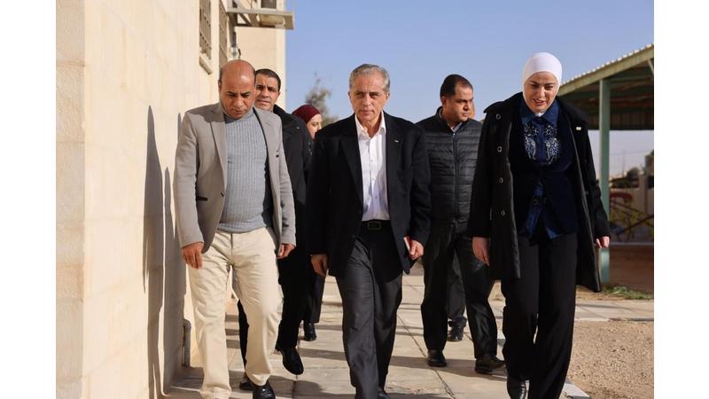 رئيس الوزراء يبدأ جولة ميدانية لعدد من المواقع في محافظات الجنوب