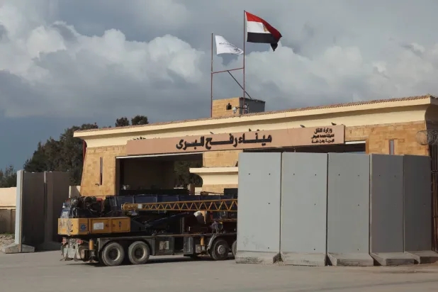 بدء دخول المعدات الثقيلة إلى قطاع غزة من معبر رفح