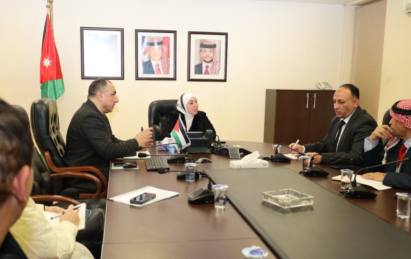 وزيرة النقل تلتقي نقيب أصحاب مكاتب تأجير السيارات لبحث تحديات القطاع