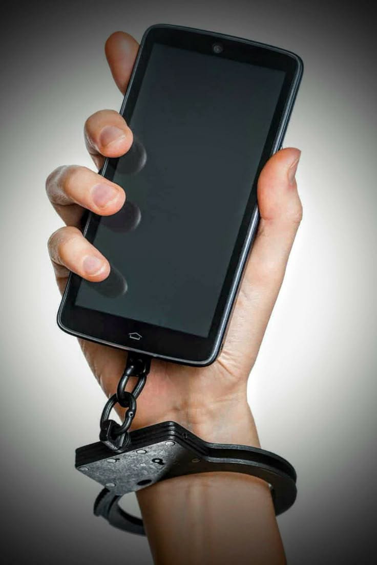 شاب يقتل طفلة بعد خسارته في لعبة إلكترونية.. (صور)