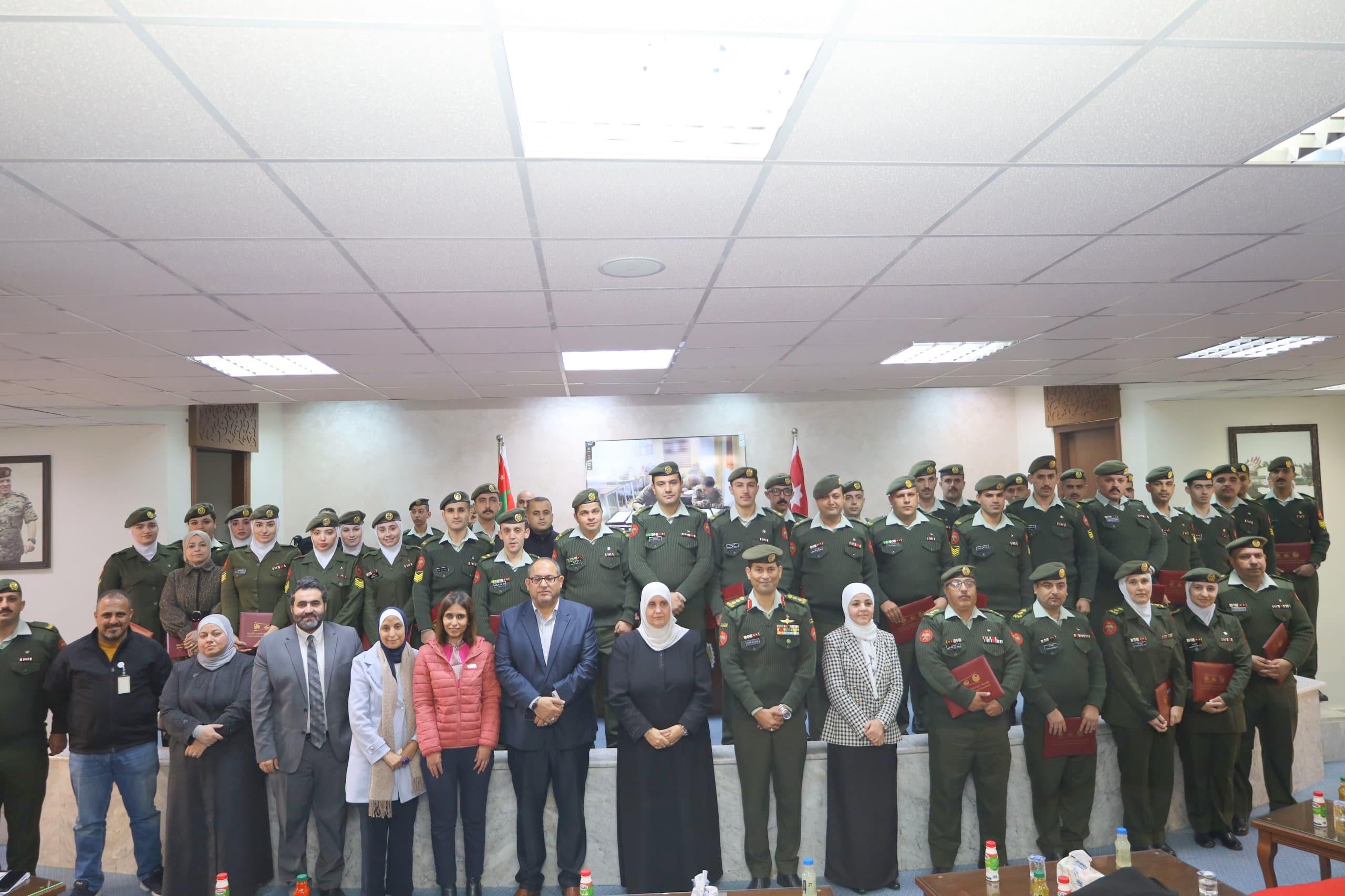 المواصفات و المختبرات العسكرية تخرجان دورة مواصفة متطلبات كفاءة مختبرات الفحص