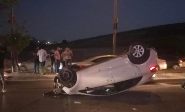 تباطؤ مروري إثر تدهور مركبة وانقلابها في عمان