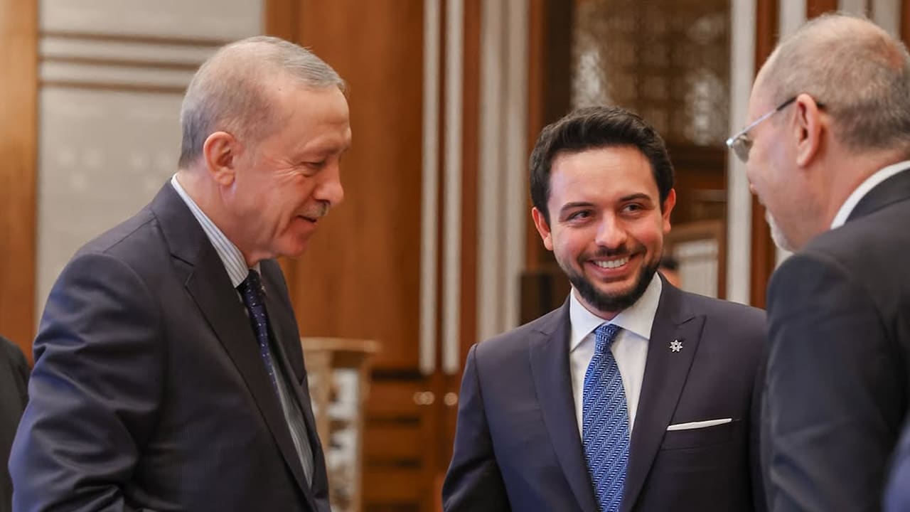 ولي العهد يعلق بصورة بعد لقاء أردوغان بتركيا