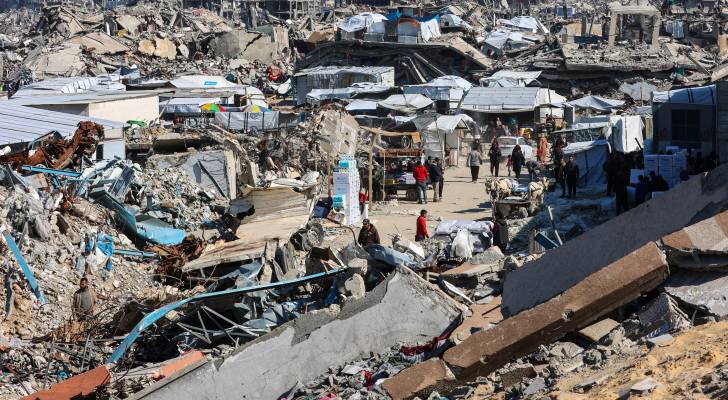 أكثر من 170 ألف طن نفايات في شوارع غزة.. ونداءات عاجلة لتدخل دولي
