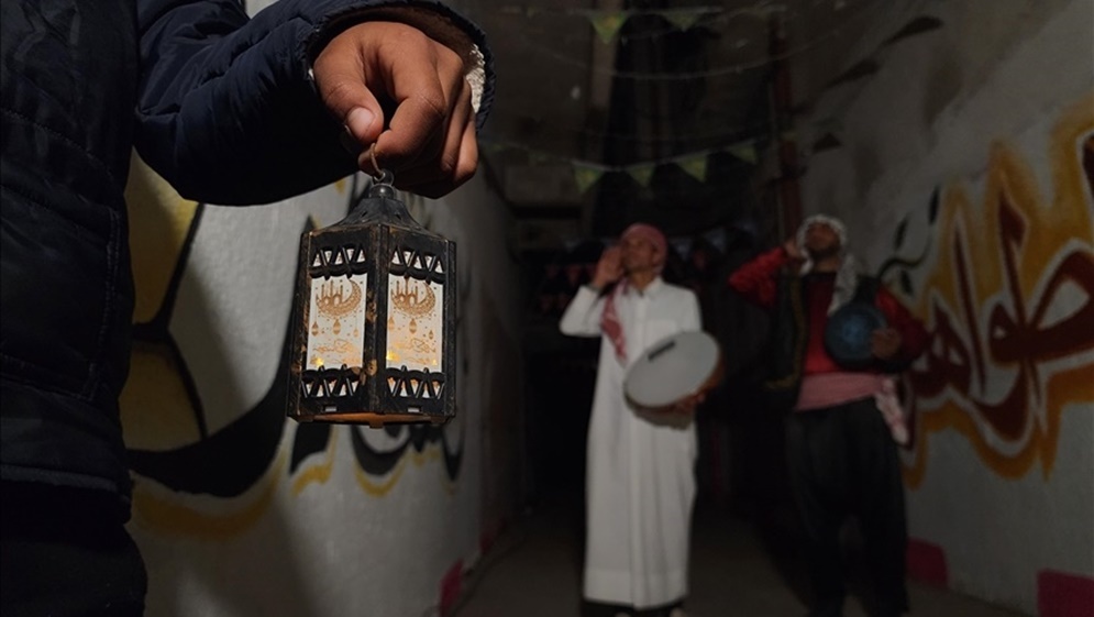 غصبا عن نتنياهو.. مسحراتي غزة يعيد بهجة رمضان لخان يونس
