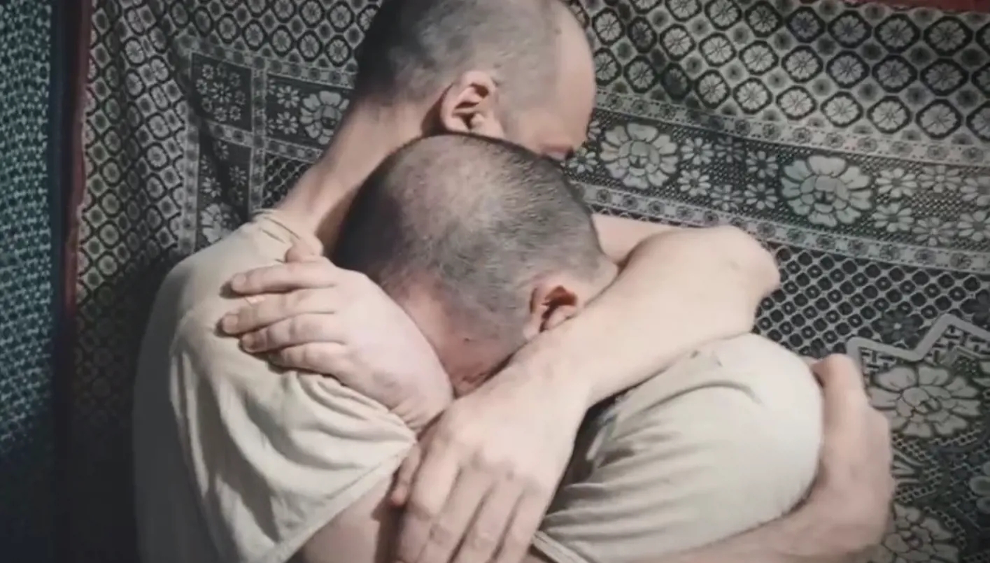 القسام تنشر فيديو أسرى إسرائيليين: أخرجوا الجميع ولا تفرقوا بين العائلات.. لا تدمروا حياتنا جميعا