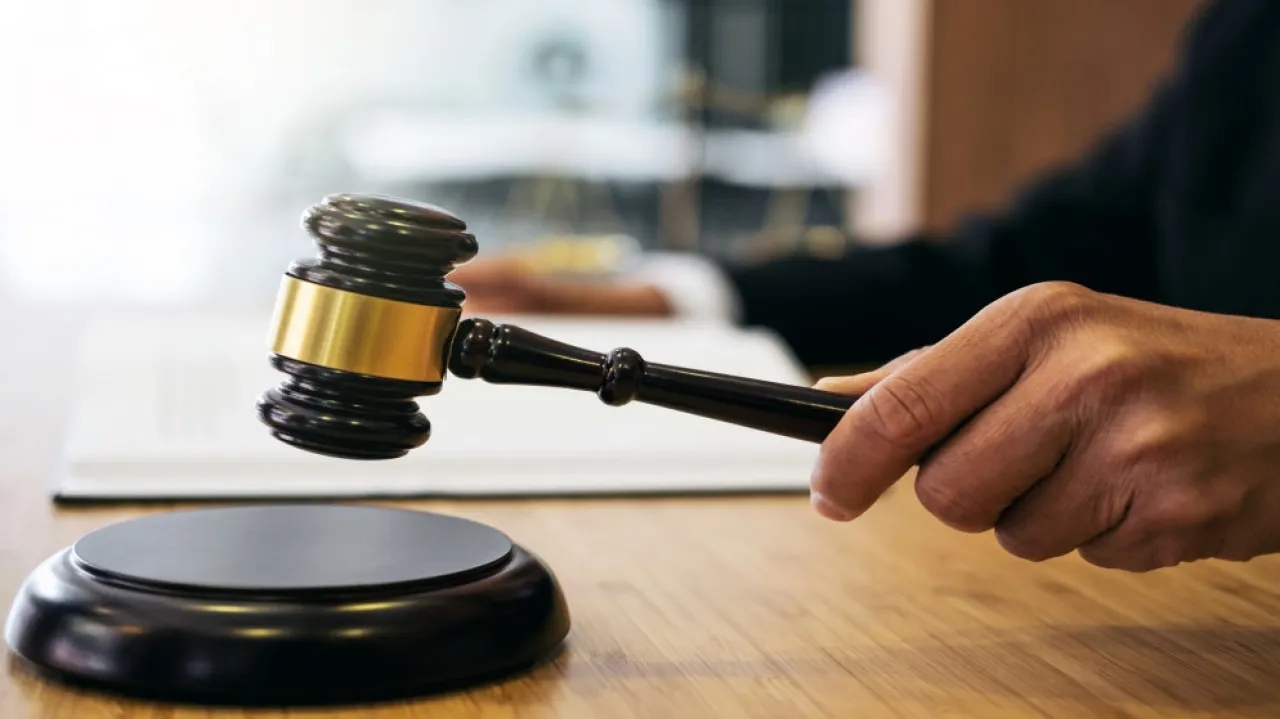 قضية اختلاس 5 آلاف دينار لمحاسب أحد البنوك المهمة