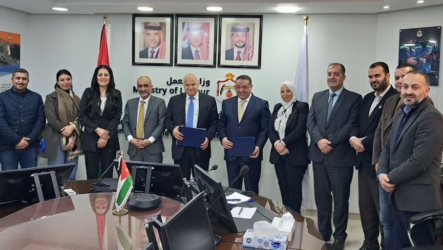 اتفاقية لإنجاز تصاريح العمل للعمالة عبر البريد