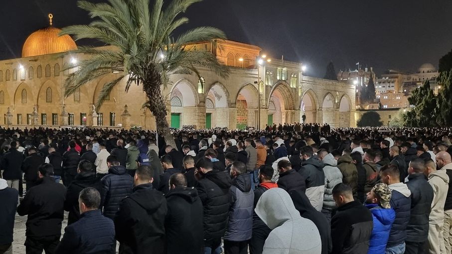 حكومة الاحتلال تصدر قرارات للحد من المصلين بالأقصى