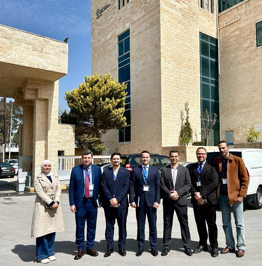 زيارة ميدانية لبحث سبل التعاون بين جامعة الزيتونة الأردنية والشركة الدولية للدواء (PIC)