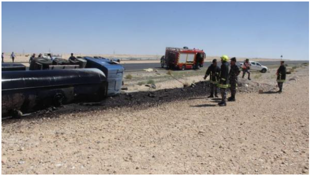 وفاة وإصابتان بحادث تصادم واحتراق صهريج محملا بمادة T1