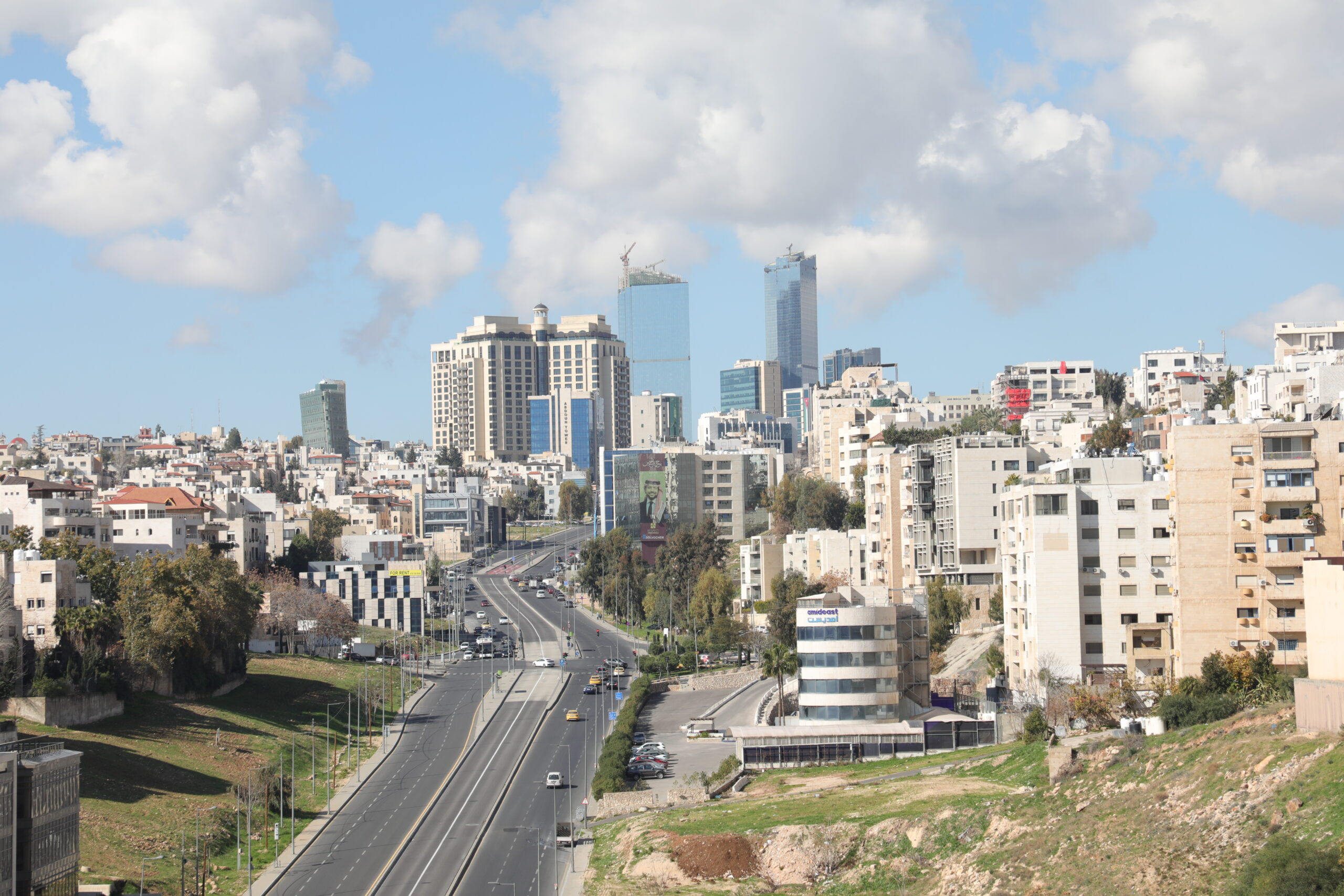 طقس ربيعي دافئ الاثنين وانخفاض ملموس على درجات الحرارة الأربعاء