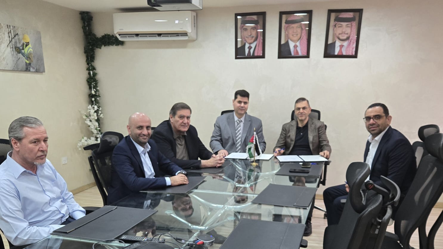 توقيع مذكرة تفاهم بين شركة تعدين اليورانيوم الأردنية وشركة تجانس لتعزيز التعاون في قطاع التعدين
