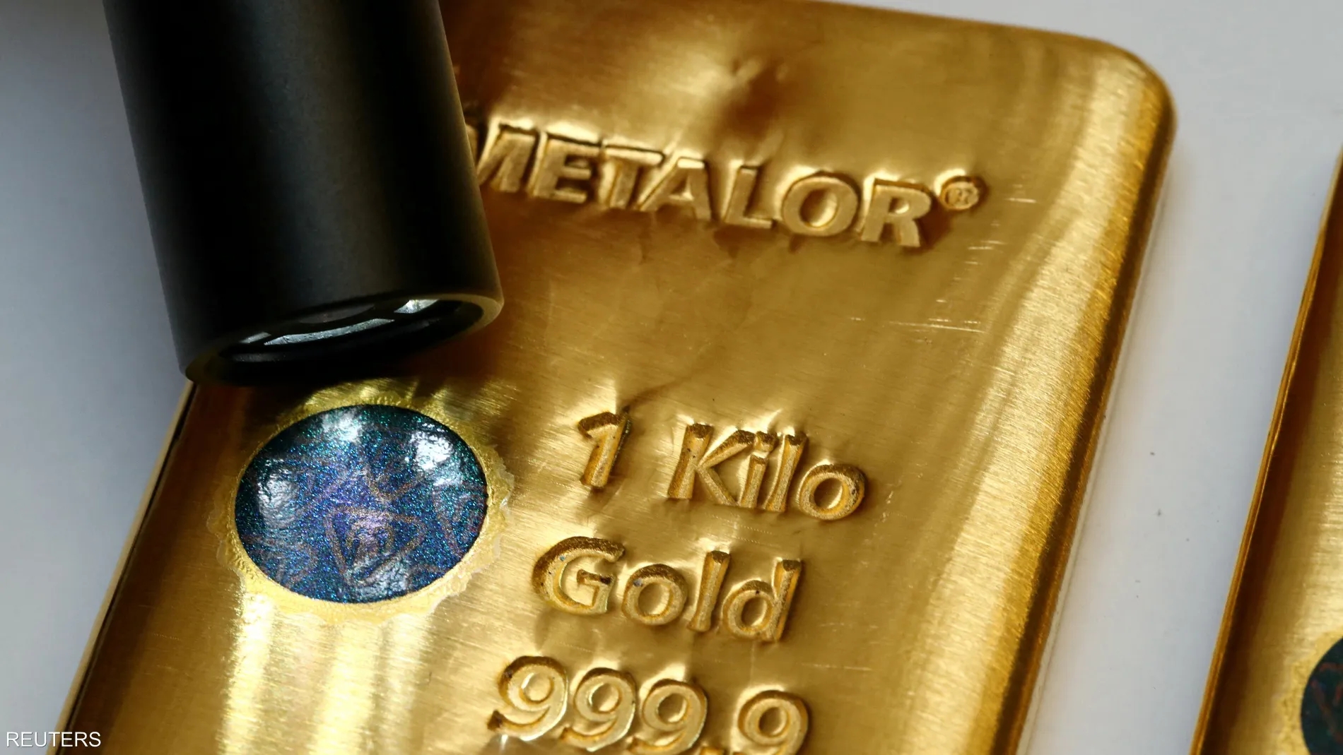 الذهب يحلق لقمة تاريخية جديدة بعد تلميح الفيدرالي عن الفائدة