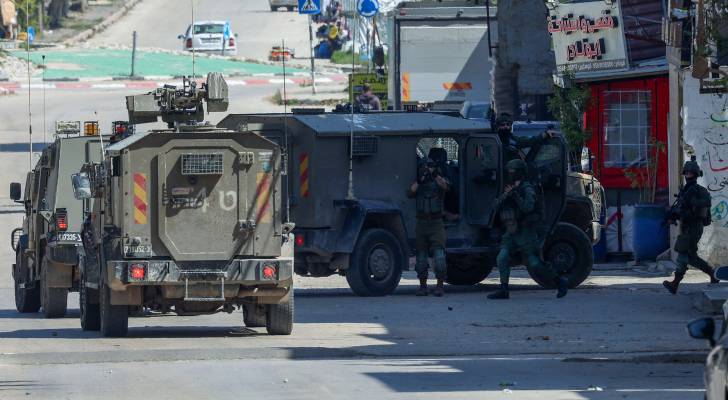 قوات الاحتلال تحتجز عائلات فلسطينية بمخيم نور شمس بعد محاولة العودة
