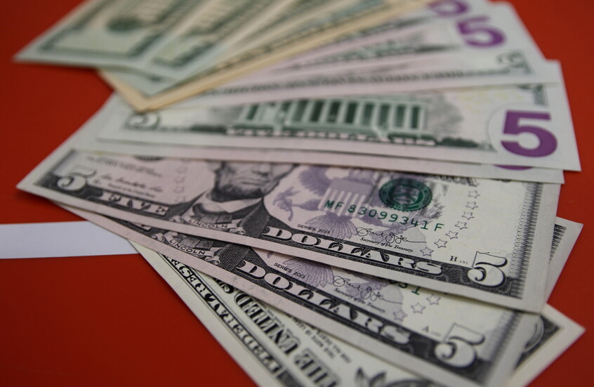 ضربة قوية للدولار هي الأقسى في 6 أشهر