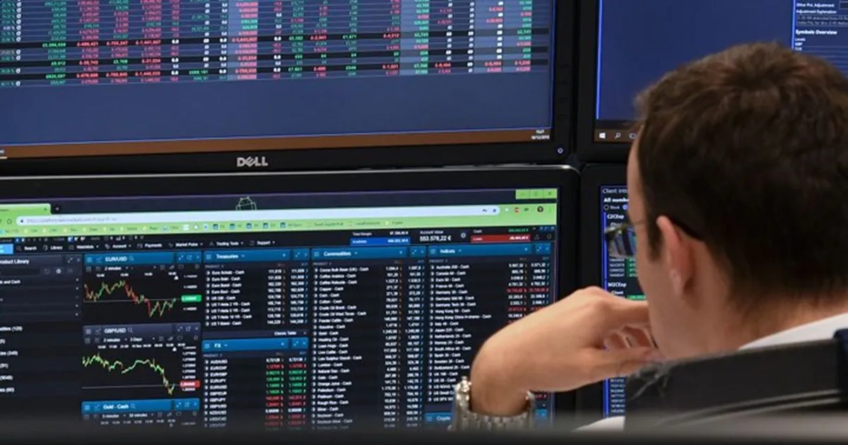 نصيحة وارن بافيت في مواجهة تقلبات السوق.. ما هي؟