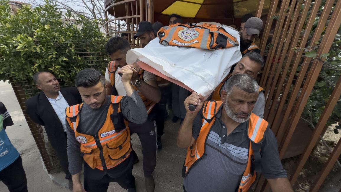 الاحتلال يغير روايته بشأن مجزرة المسعفين في رفح ويدّعي التحقيق فيها
