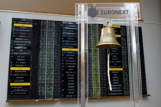 النفط الأميركي يهبط دون 60 دولارا للبرميل للمرة الأولى منذ 2021