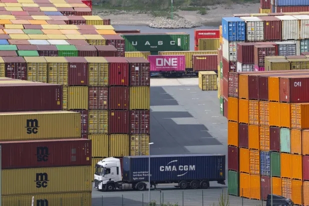 حال فشل المفاوضات... أوروبا ستفرض رسوماً جمركية انتقامية على أكثر من 400 منتج أميركي