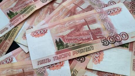 الروبل الروسي يصبح العملة الأكثر ربحية على خلفية حروب ترامب التجارية