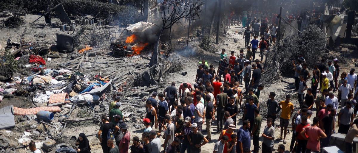 16 شهيدا في غارة إسرائيلية على خيام نازحين في مواصي خان يونس