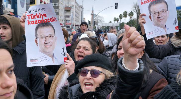 المعارضة التركية تجمع ملايين التواقيع للمطالبة بانتخابات مبكرة والإفراج عن عمدة إسطنبول
