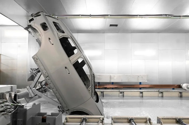 ضوابط تصدير المعادن النادرة الصينية تهدد صناعة السيارات عالميا