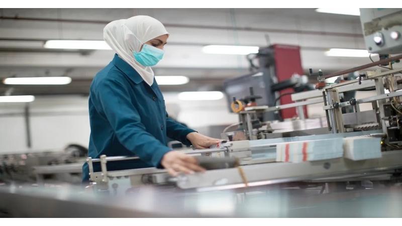 الأطرش: 37 من إجمالي العاملين بالقطاع الصناعي من النساء