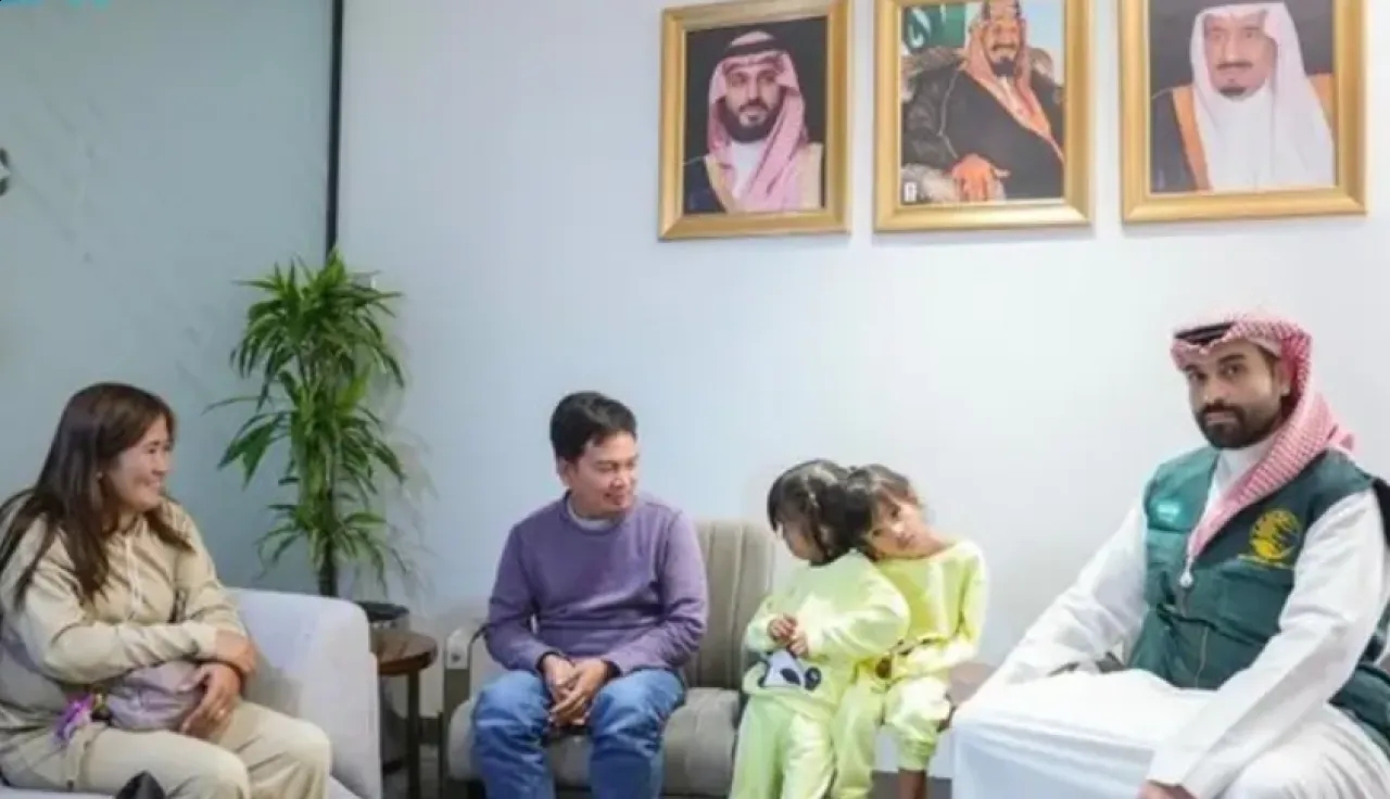 وصول التوأم الفلبيني الملتصق إلى الرياض