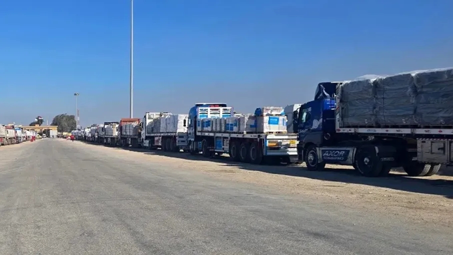 إعلام عبري: قرار إرسال المساعدات إلى غزة مؤقت