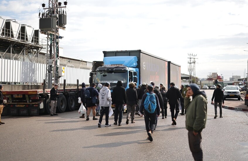 حماس تنفي دخول أي مساعدات إلى قطاع غزة