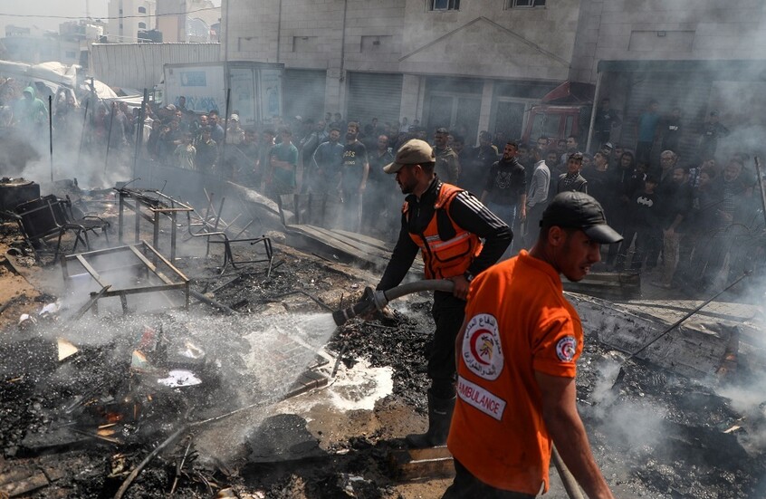 غزة.. مستشفى العودة يناشد التدخل الفوري قبل تمدد النيران إلى أقسام المرضى بعد هجوم إسرائيلي