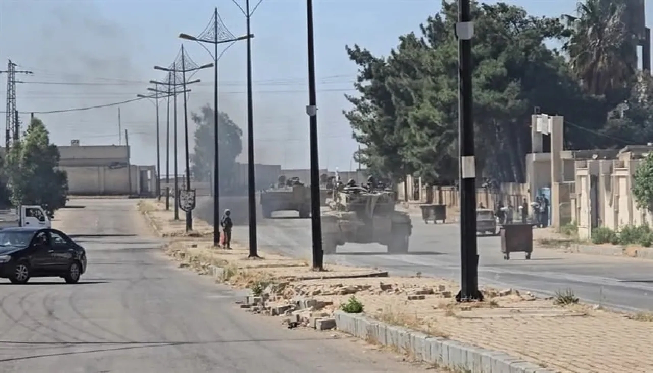 سورية: رتل عسكري إسرائيلي يتمركز قرب مبنى محافظة القنيطرة