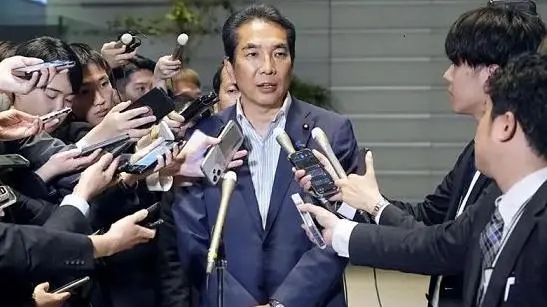 كيف أطاحت نكتة بوزير ياباني من منصبه؟