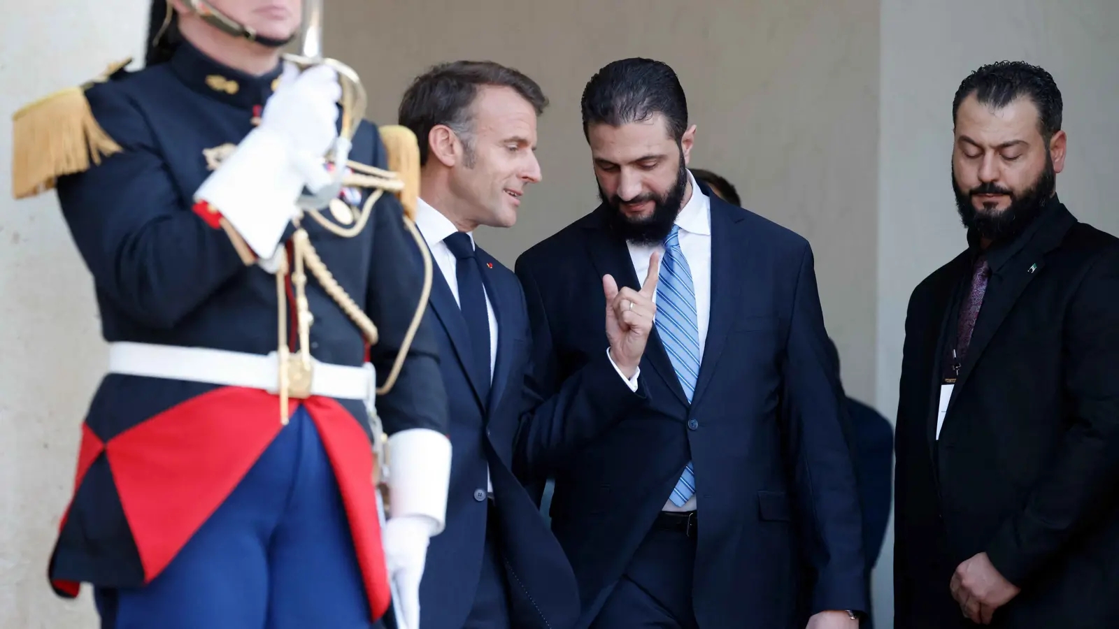 فرنسا ترهن تعاونها مع الشرع بتعيين وزراء أكراد