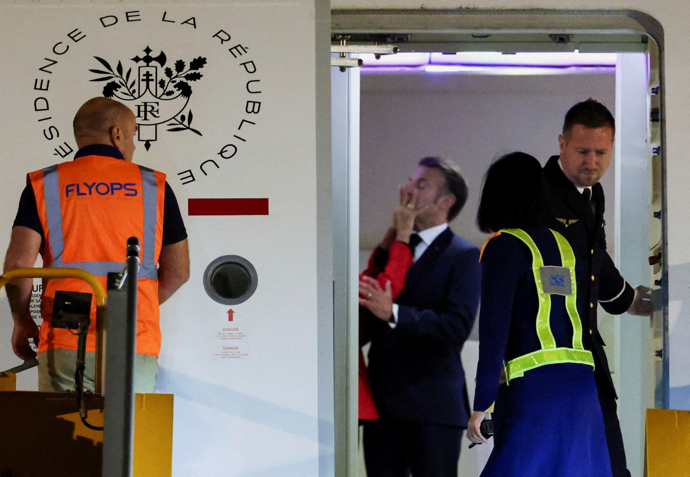 ماكرون ليس الوحيد...أبرز المواقف المحرجة التي تعرض لها زعماء وسياسيون حول العالم