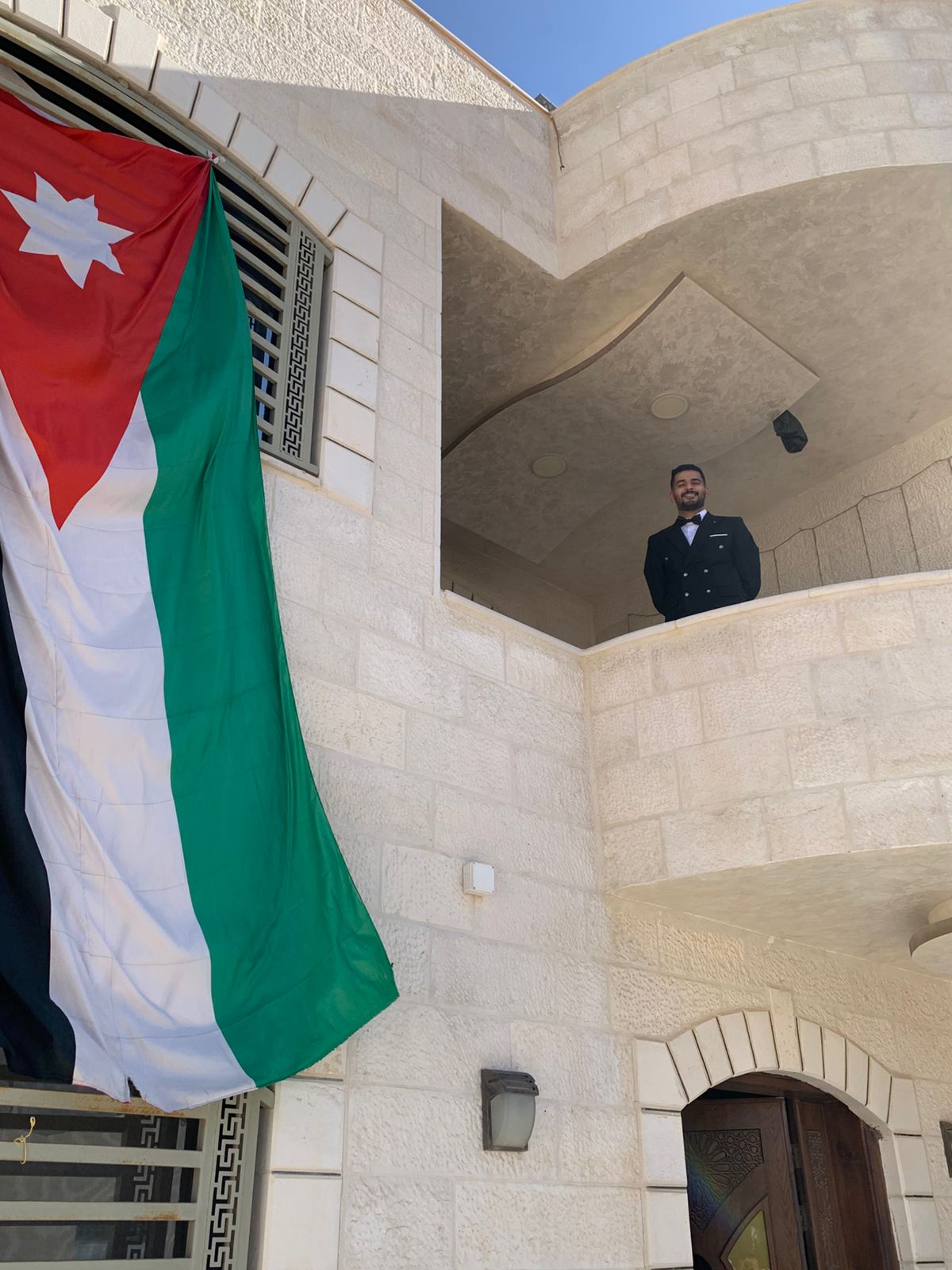 تهنئة وتبريك بمناسبة زفاف الدكتور معاذ صوالحه