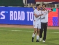إيقاف شقيق يزن النعيمات بعد اقتحامه الملعب