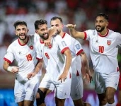 لحظة وصول ولي العهد برفقة الأمير فيصل والنشامى أرض الوطن