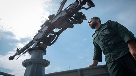 العراق يحذر من احتمال إغلاق مضيق هرمز وقفز أسعار النفط إلى 300 دولار للبرميل